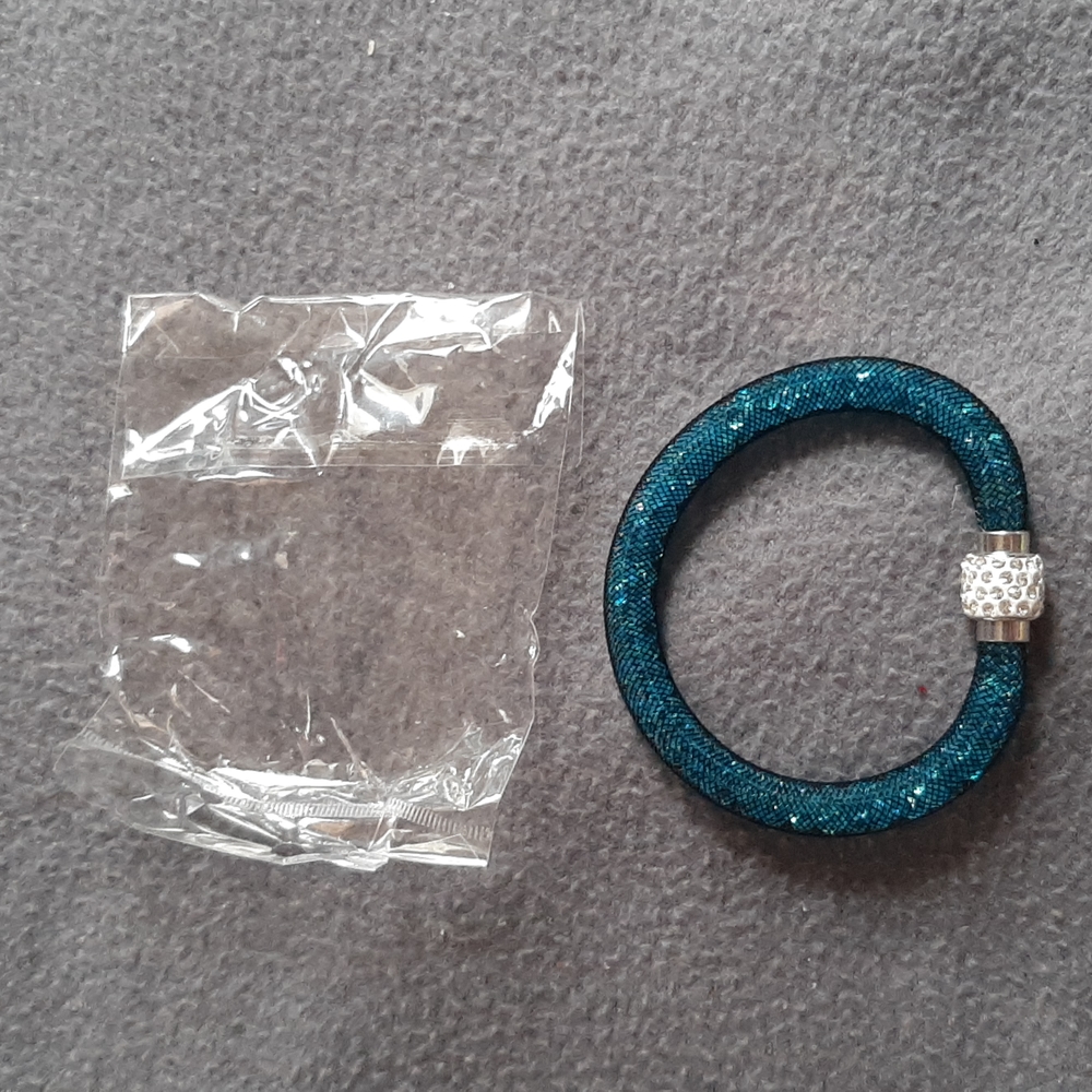 (2/$20) New Mesh Crystal Bracelet with Crystal Magnet Clasp Sea Blue